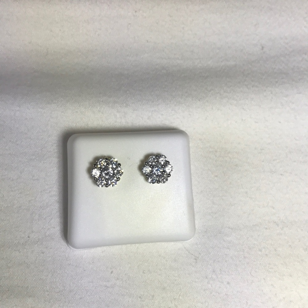 Flower cubic Zirconia